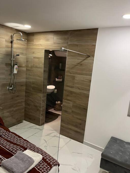 Lovely Apartment In City Center . Belgrado Esterno foto